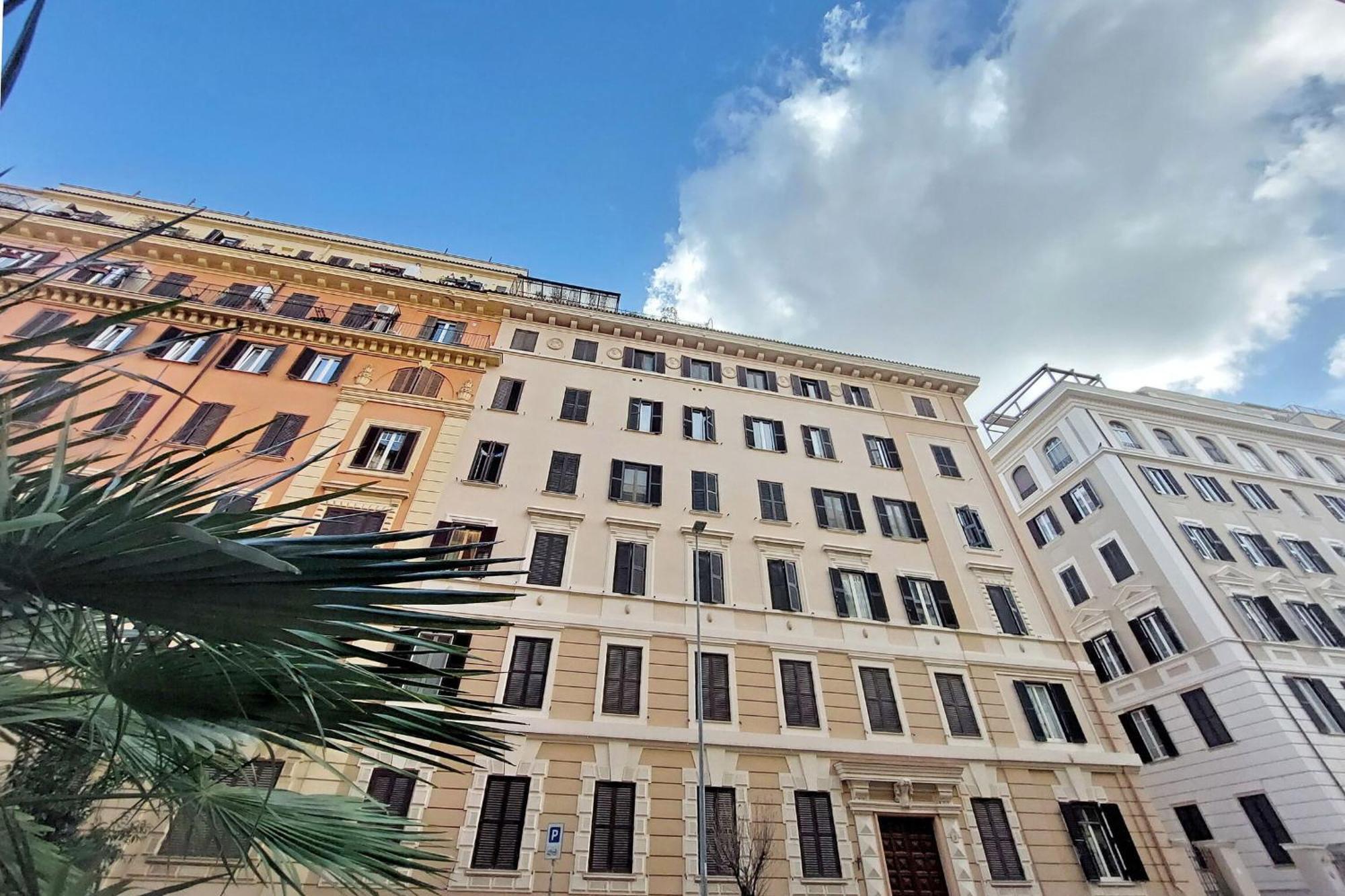 Apartment New Comfortable 2 Bedroom Della Vittoria By Halldis